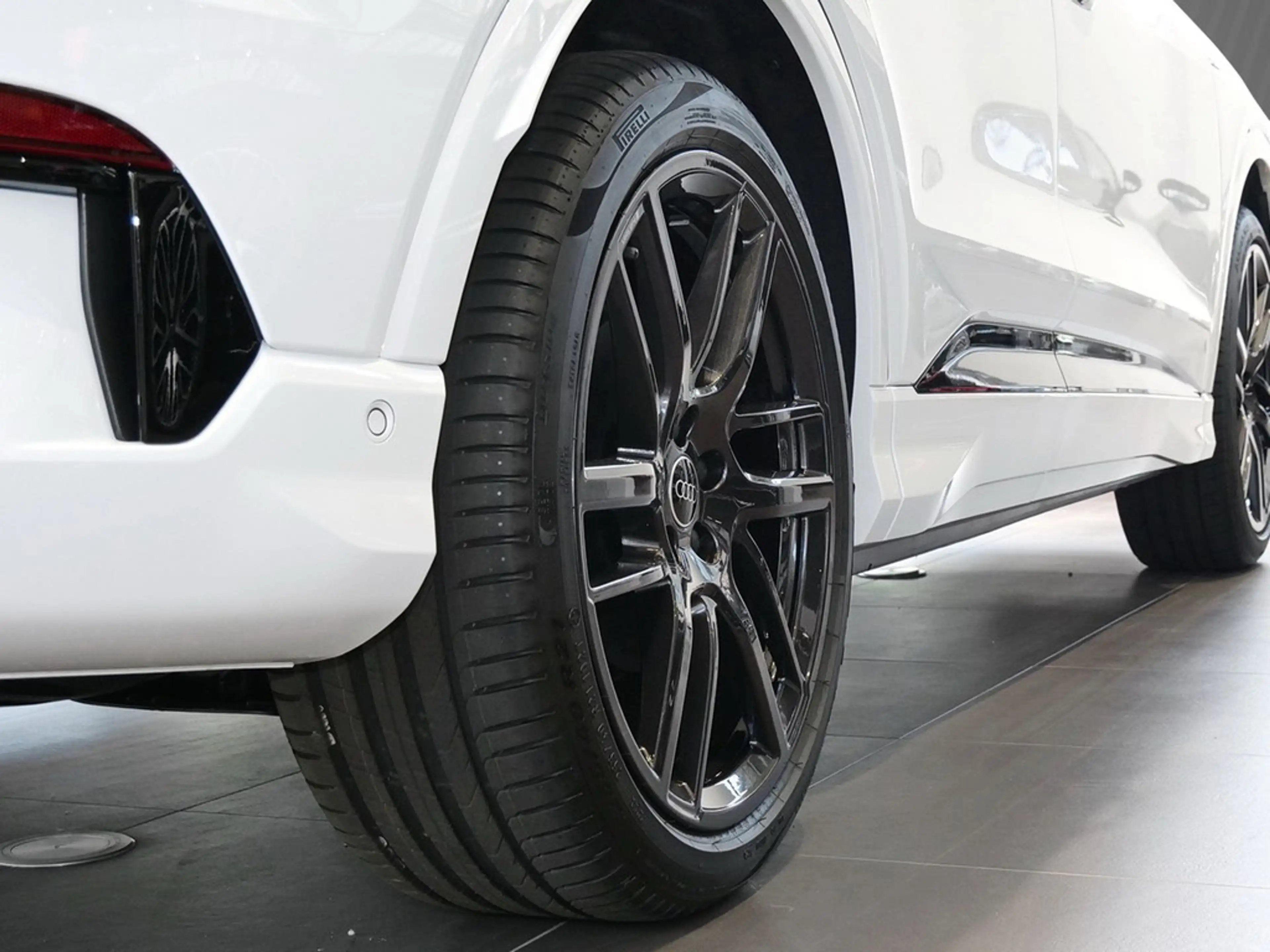 Audi R8 Q4 UPE br. 82.785,- Sportback e-tron quattro 25... — photo 5