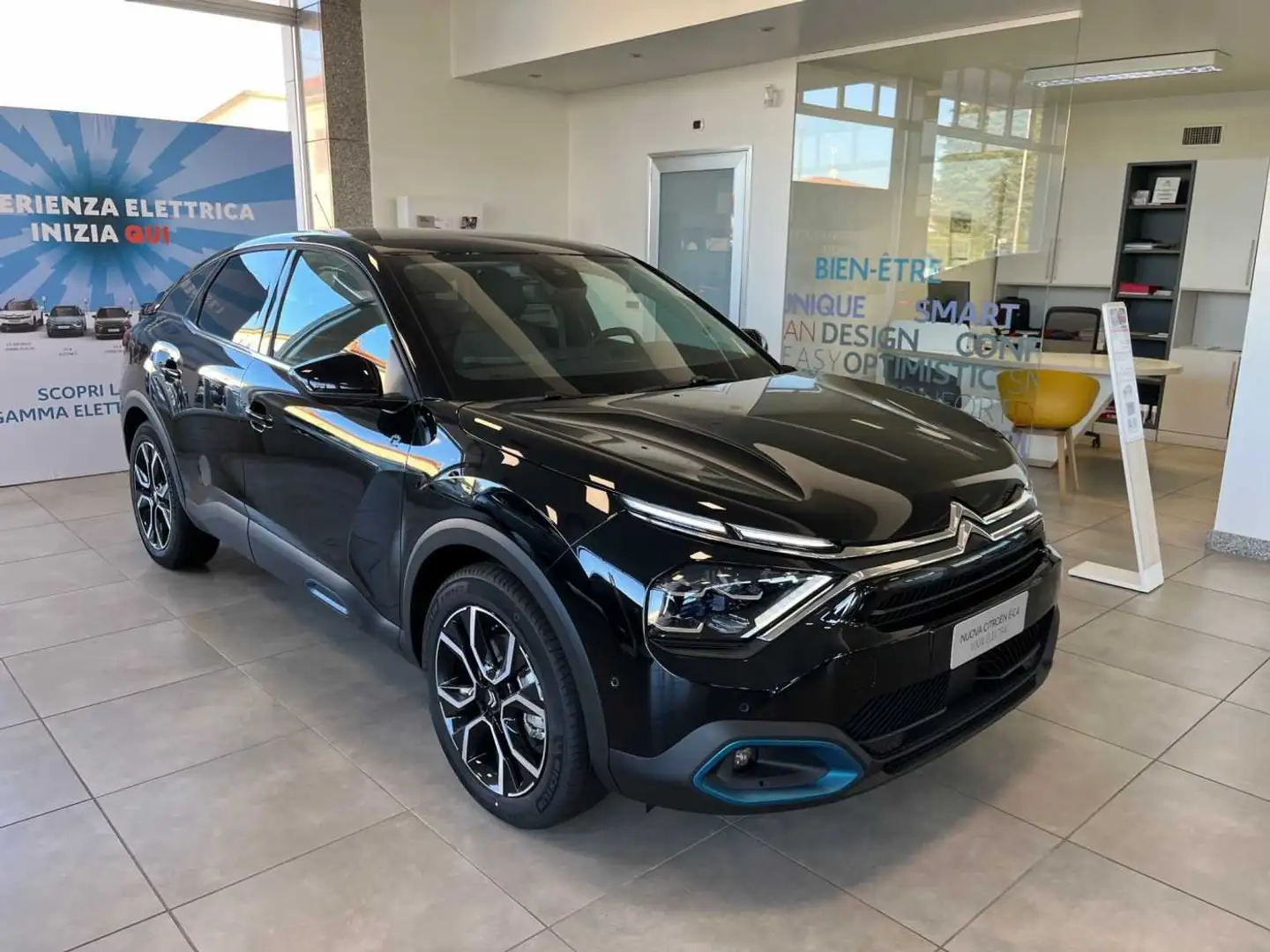 Citroen E-C4 Electric 100% ELETTRICA 136cv SHINE KM ZERO Nero - 1