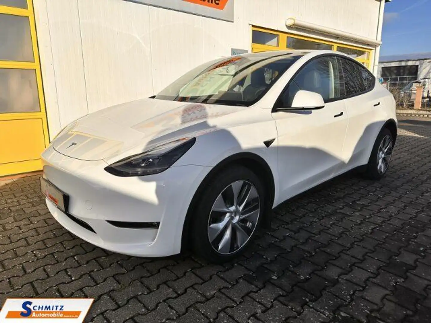 Tesla Model Y AWD Dual Motor AHK/ 1.Hand/U-Frei Weiß - 2