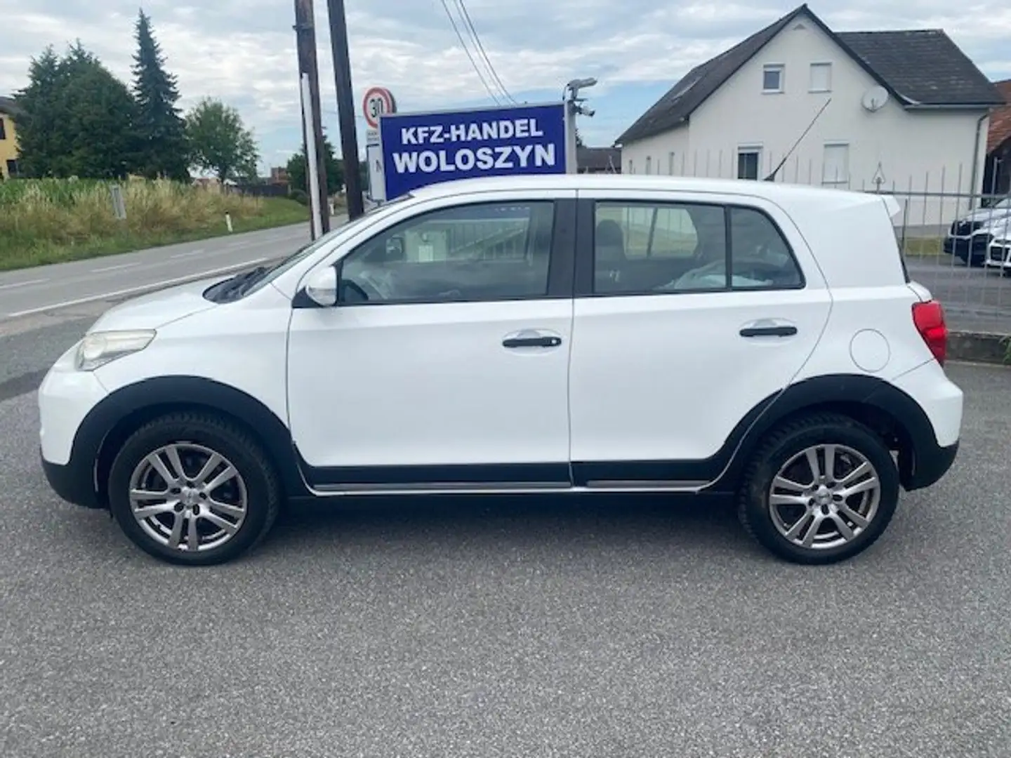 Toyota Urban Cruiser 1,4 D-4D DPF Mid AWD++++EXPORT*** Bílá - 2