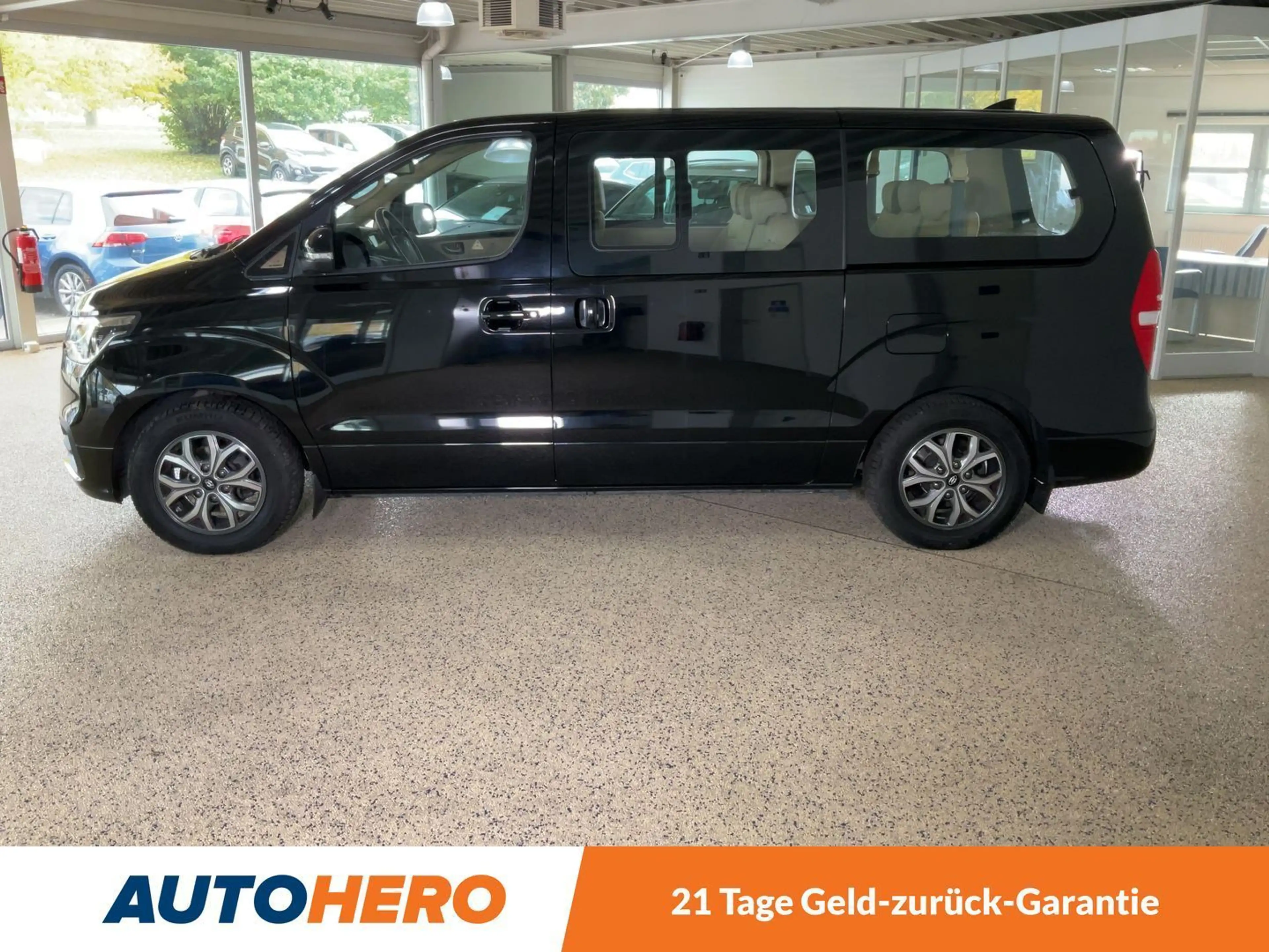 Hyundai H-1 2.5 CRDi Travel Premium Aut*NAVI*TEMPO*CAM*PDC*SHZ — photo 3