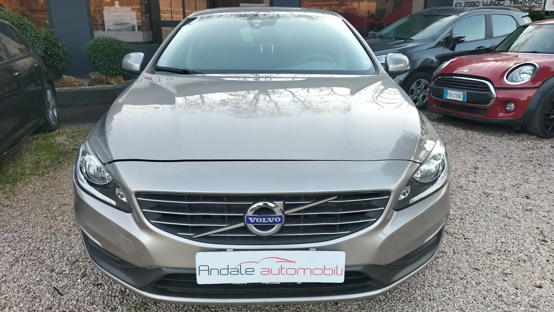 Volvo V60 V60 D4 1.6D R- DESIGN MOMENTUM Argento - 1