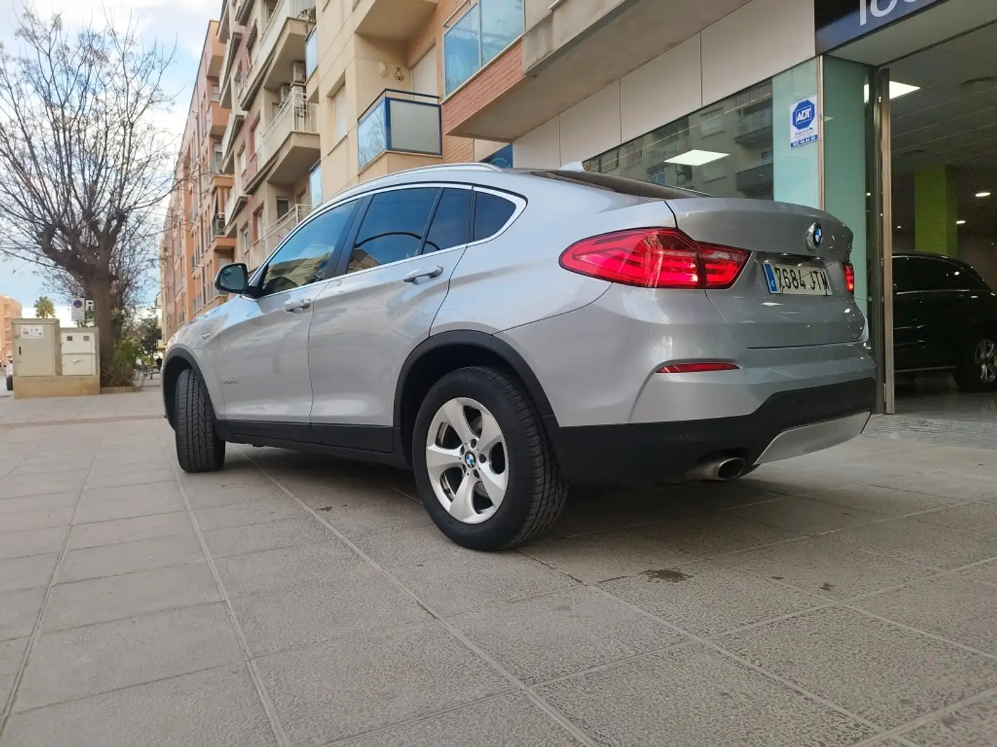 BMW X4 xDrive 20dA Grau - 2