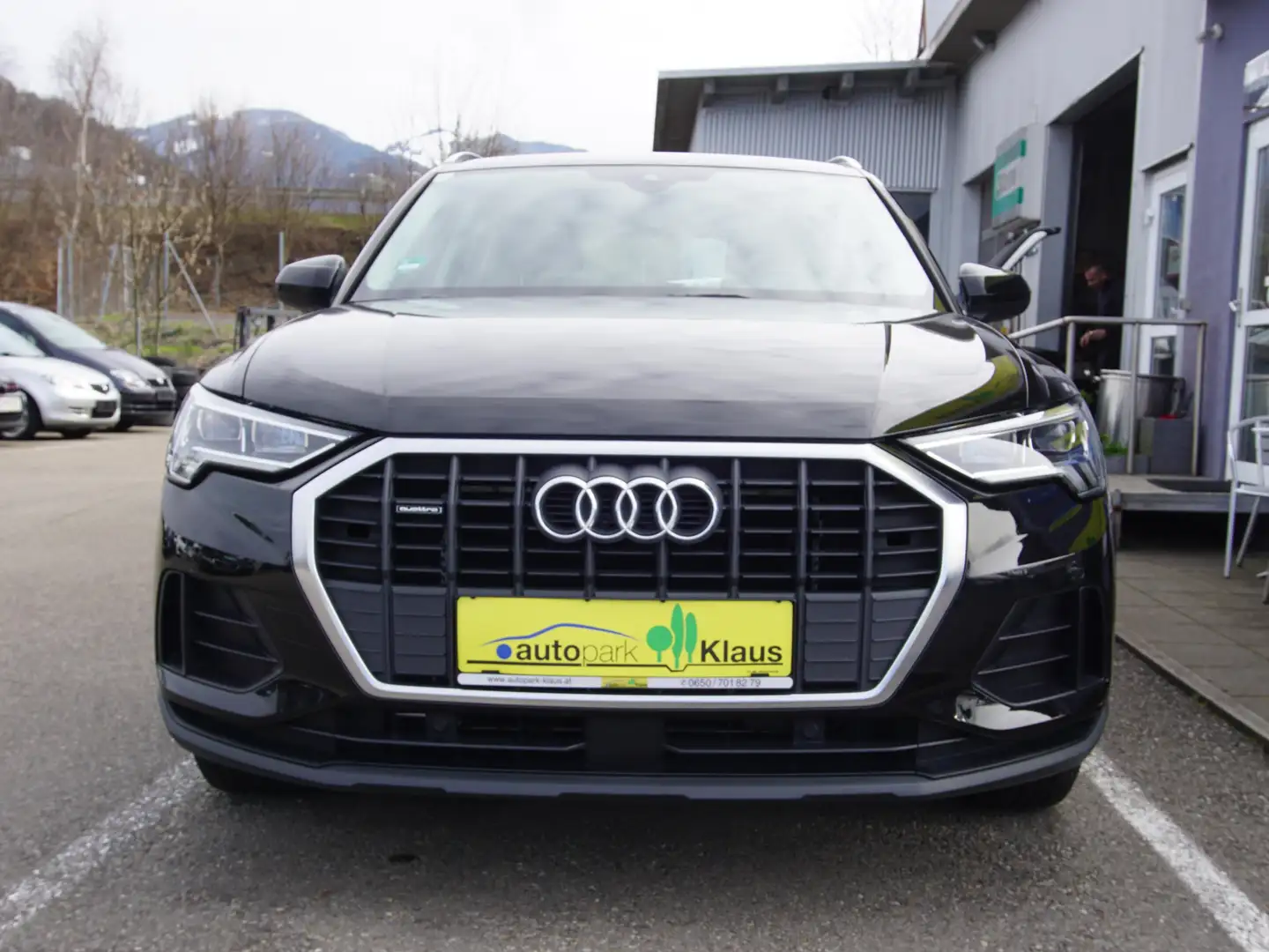 Audi Q3 35 TDI quattro basis Schwarz - 2