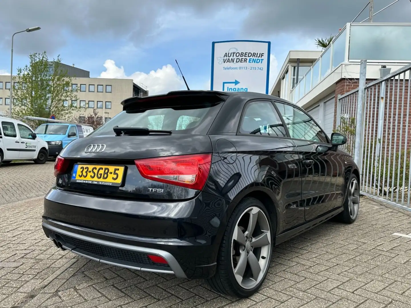 Audi A1 1.4 TFSI S edition Fekete - 2