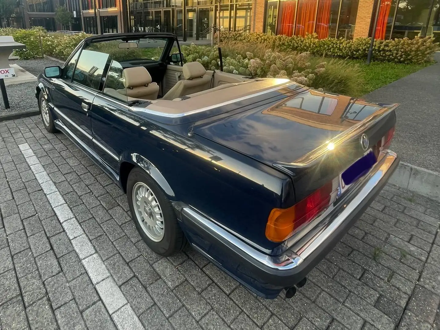 BMW 320 Синій - 2