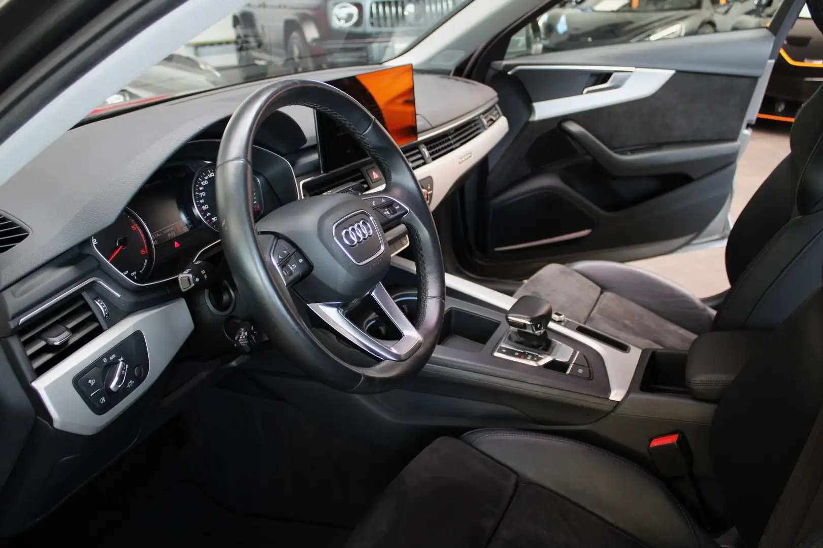 Audi A4 LIM. 40 TDI QUATTRO S LINE/AHK/B&O/LED`S/18" siva - 2