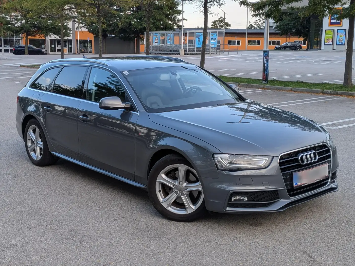 Audi A4 A4 Avant 2,0 TDI Intense Automatik S line Grau - 1