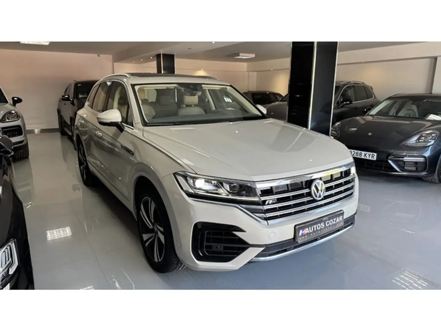Volkswagen Touareg 3.0TDI V6 R-Line Individual Tip. Atmosphere 4M 170 Beige - 1