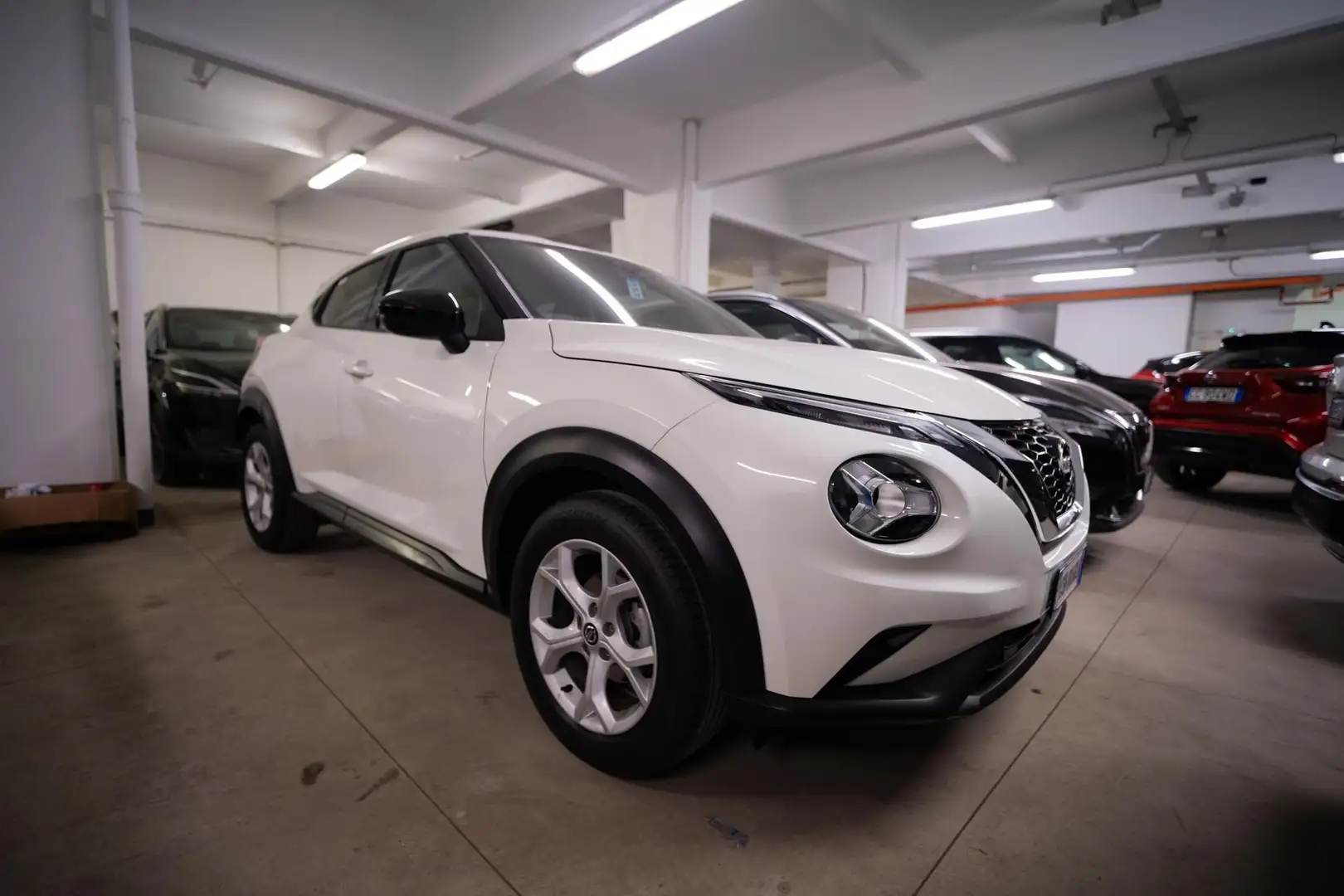 Nissan Juke 1.0 dig-t N-Connecta 114cv Bianco - 1