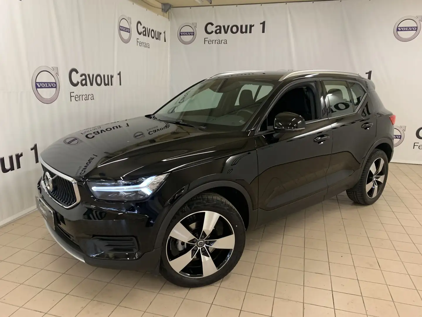 Volvo XC40 T2 Geartronic Momentum Pro Nero - 2