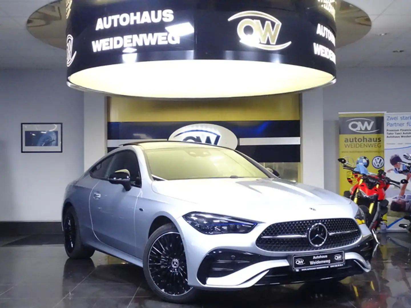 Mercedes-Benz CLE 300 e Cp.AMG Pano Leder Night Burm.LED Digit Argent - 1