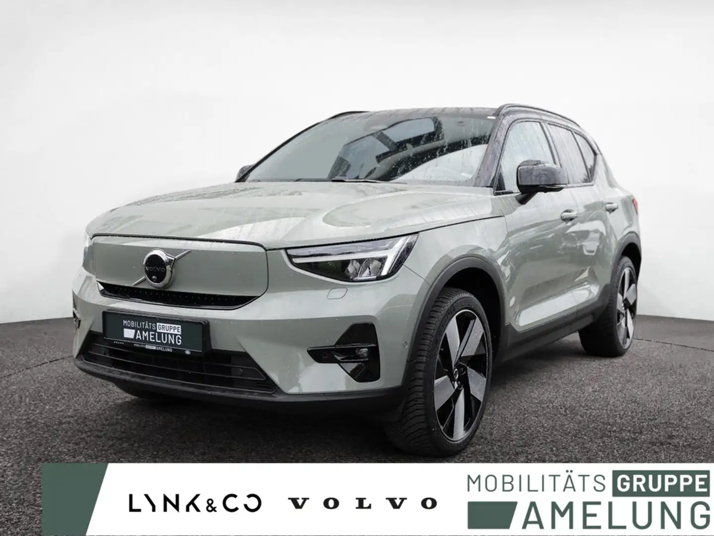 Volvo XC40 Ultimate AWD H/K ACC AHK STANDHZ PANO Groen - 1