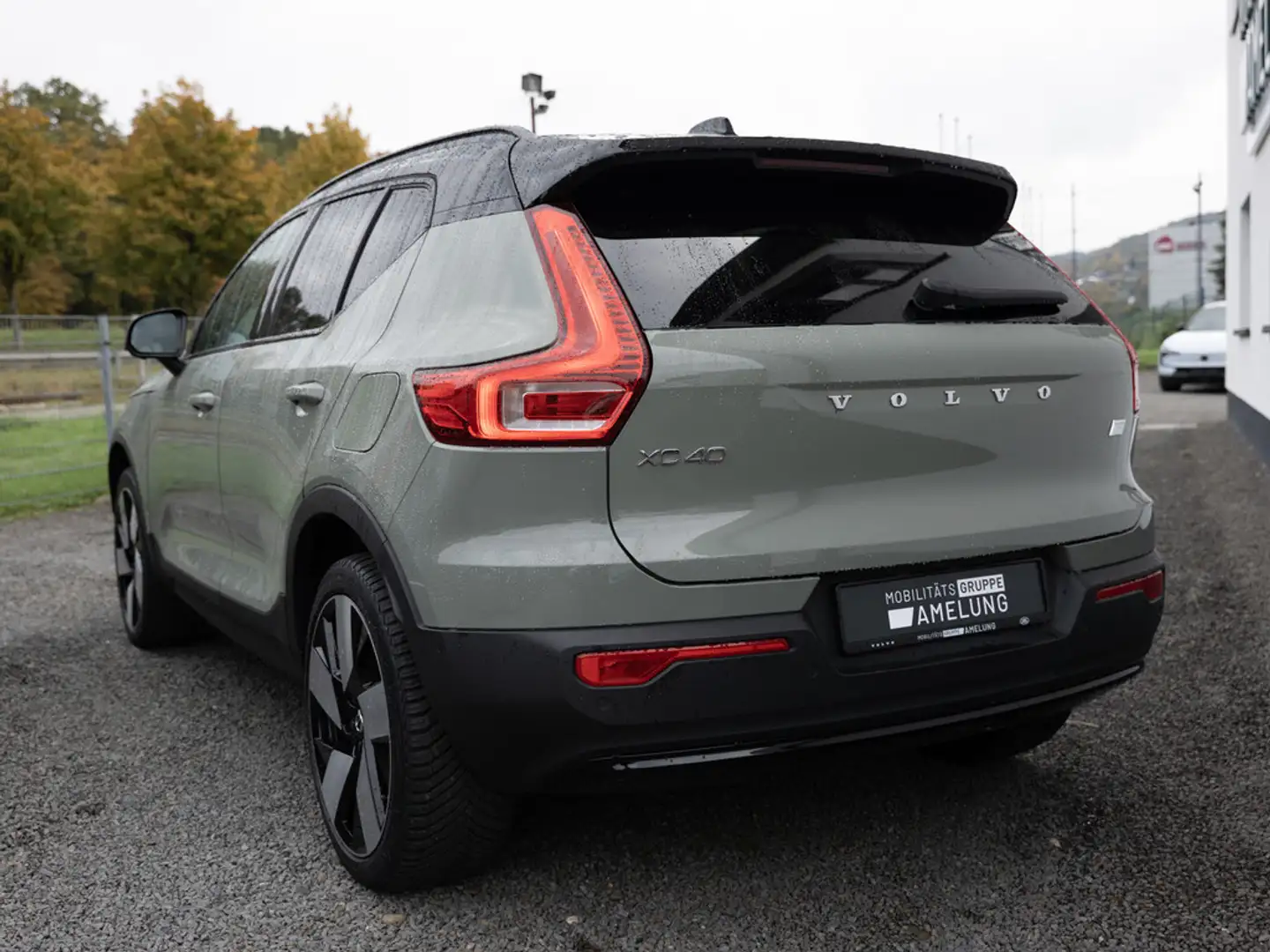 Volvo XC40 Ultimate AWD H/K ACC AHK STANDHZ PANO Groen - 2