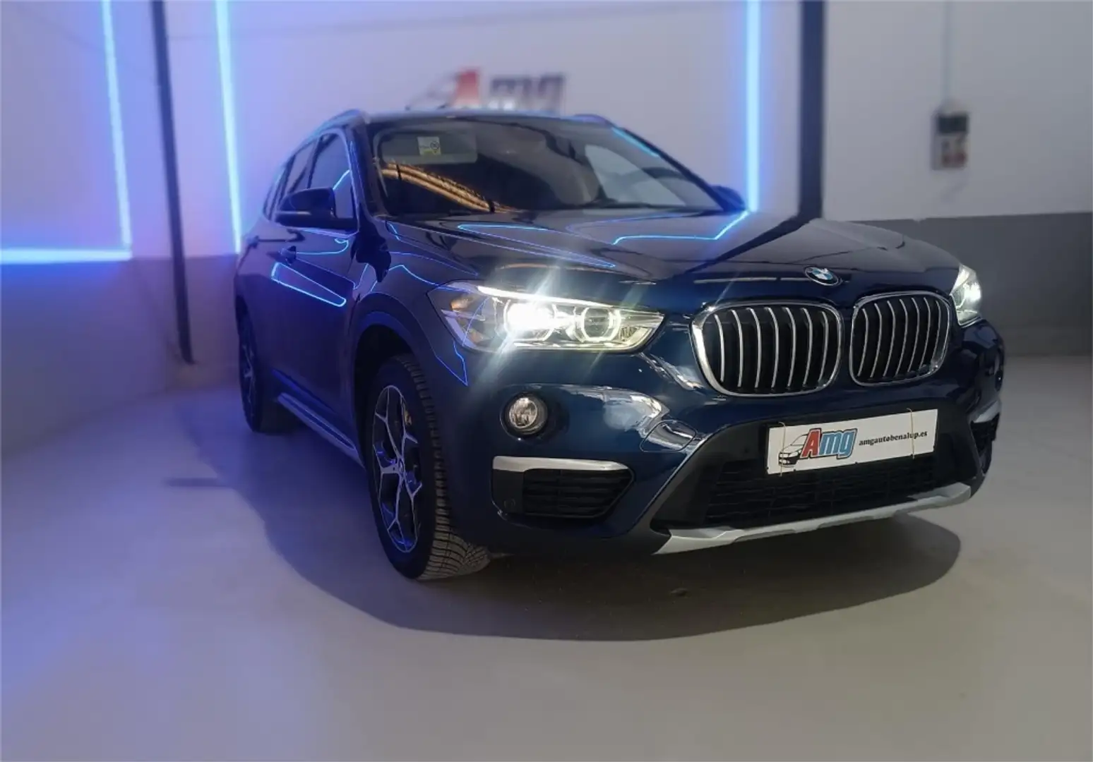 BMW X1 sDrive 16dA Bleu - 1