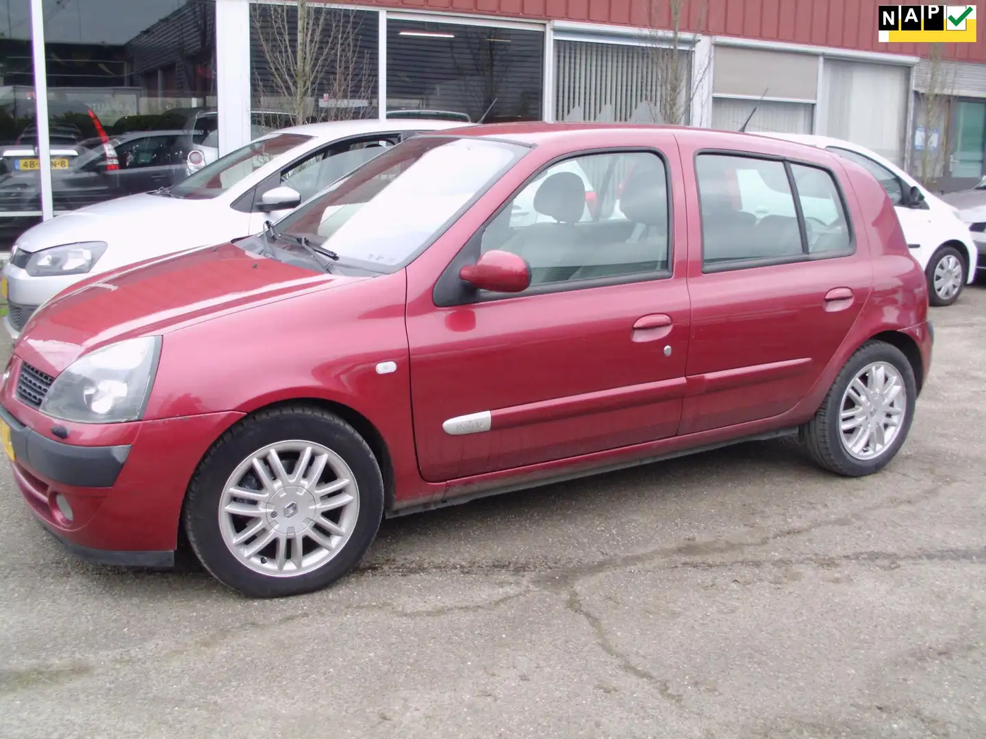 Renault Clio 1.6-16V Dynamique Rouge - 1