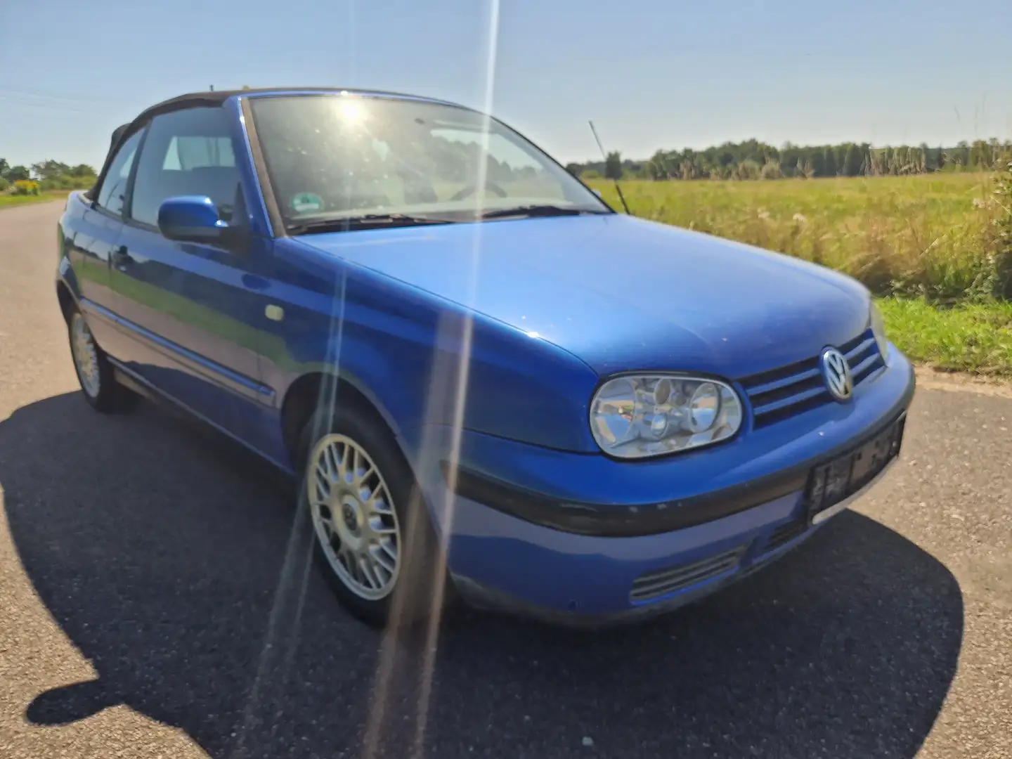 Volkswagen Golf Cabriolet Tüv bei Kauf neu. Blau - 2