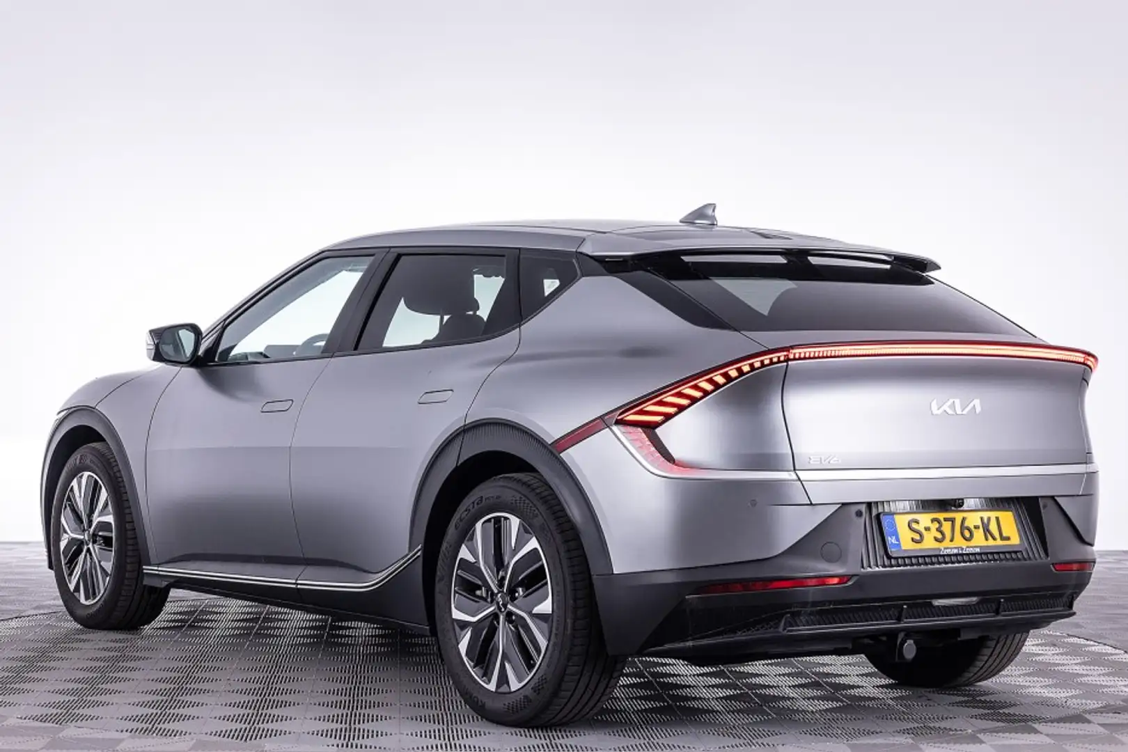 Kia EV6 Air 58 kWh *MAT GRIJS* Half LEDER | Full LED | Tre Grijs - 2