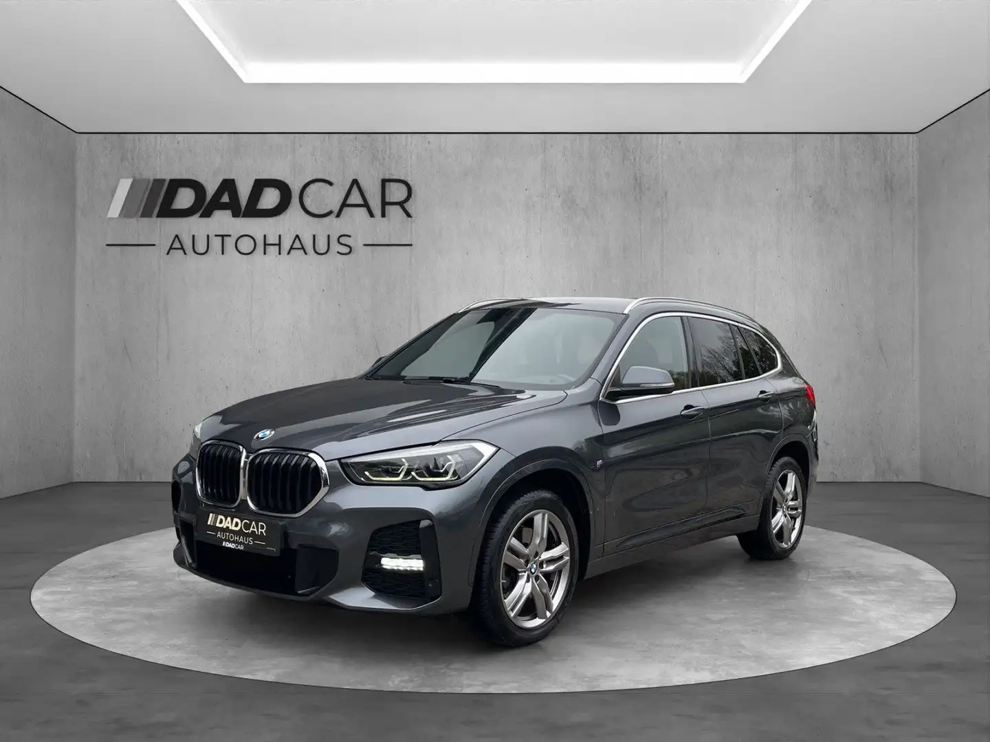 BMW X1 sDrive 20d M Sport CARPLAY NAVI KAMERA 8-Fach Grau - 1