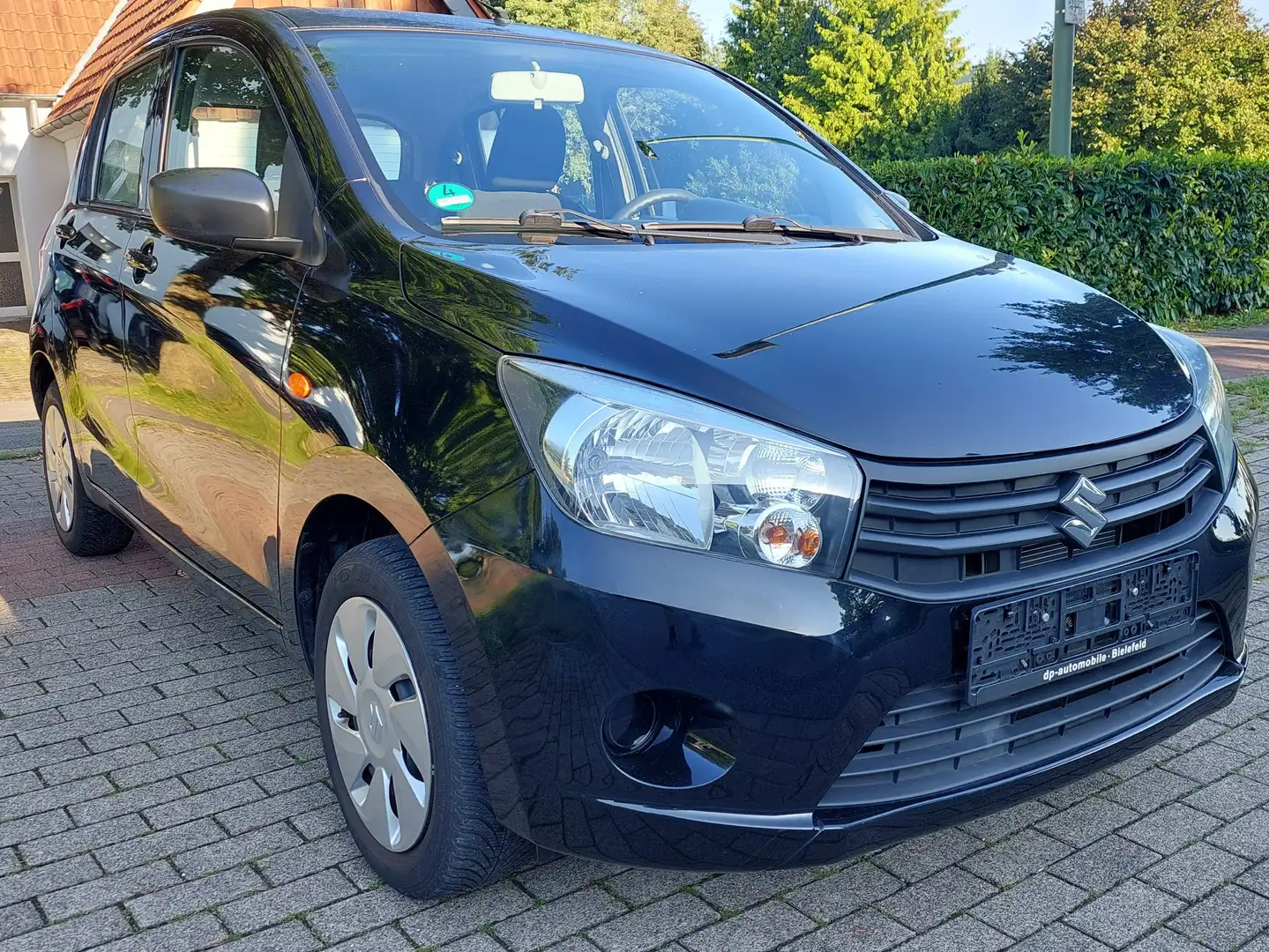 Suzuki Celerio 1.0 AGS Club 1.Hd. erst 23tkm-PDC-Automatik Schwarz - 1