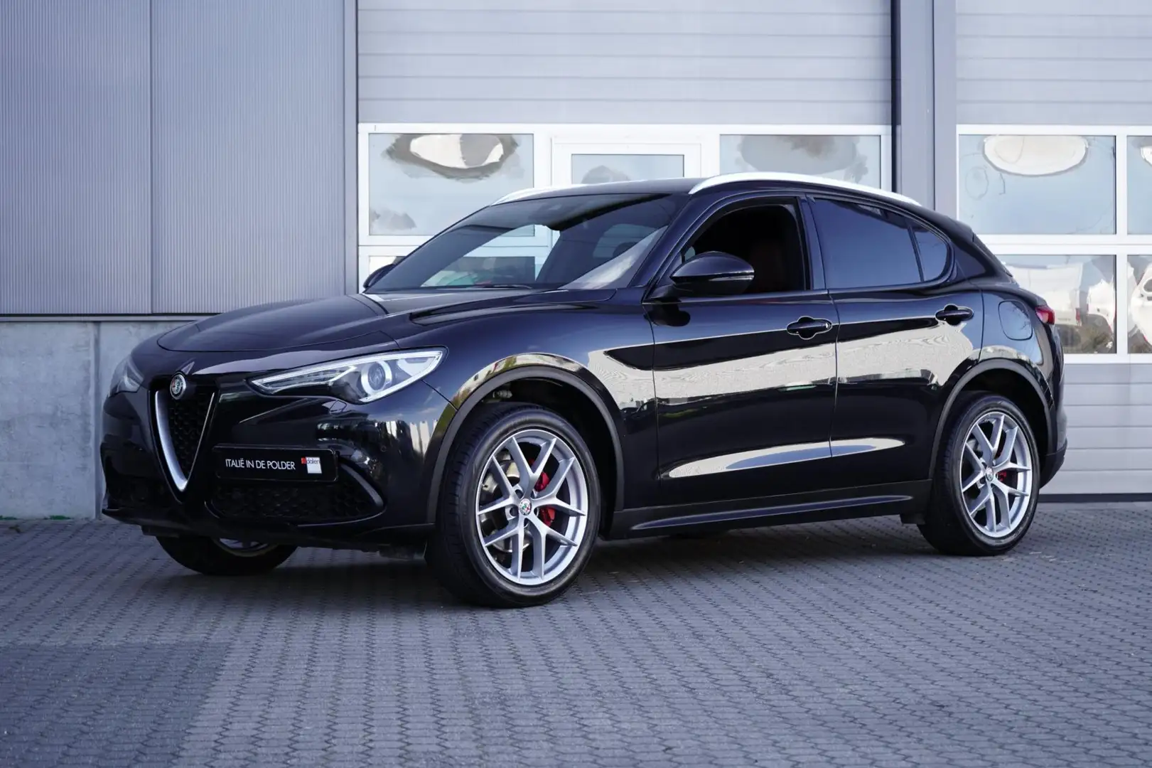 Alfa Romeo Stelvio 2.0 T AWD Super Veloce Q4 Zwart - 2