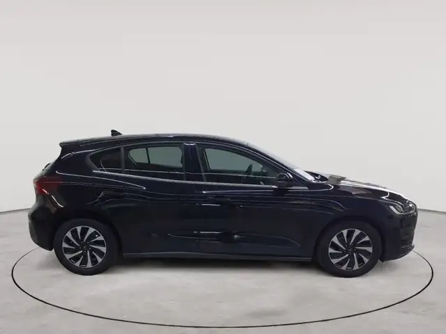 Ford Focus view 3