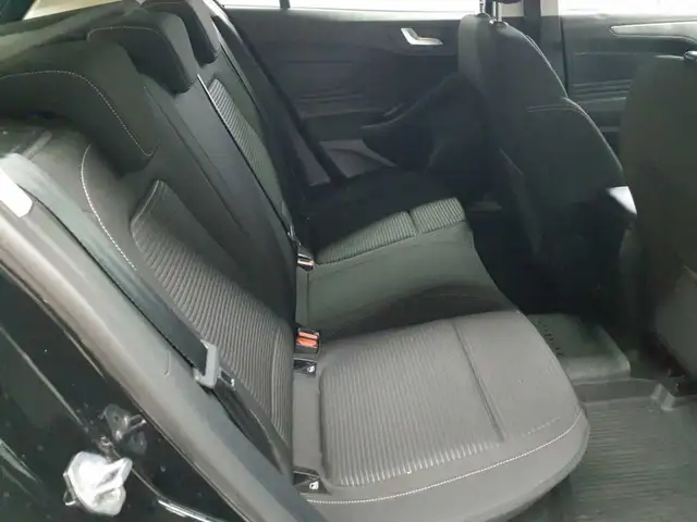 Ford Focus view 14