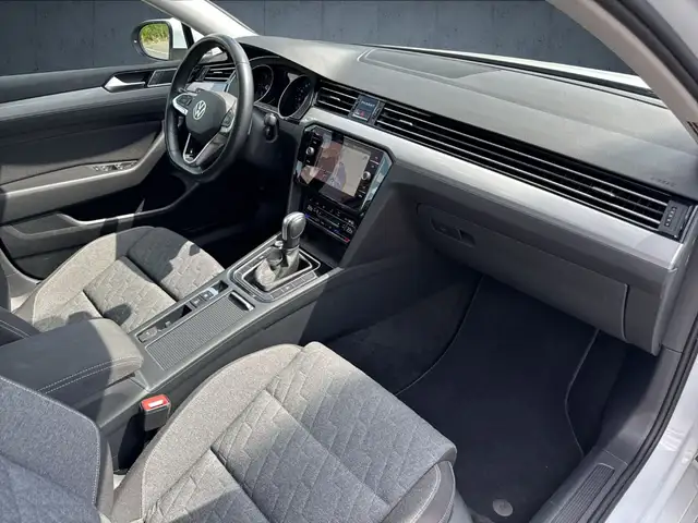 Volkswagen Passat view 14