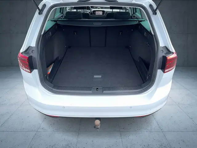 Volkswagen Passat view 13