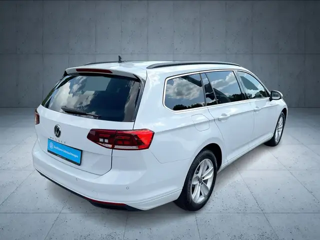 Volkswagen Passat view 5