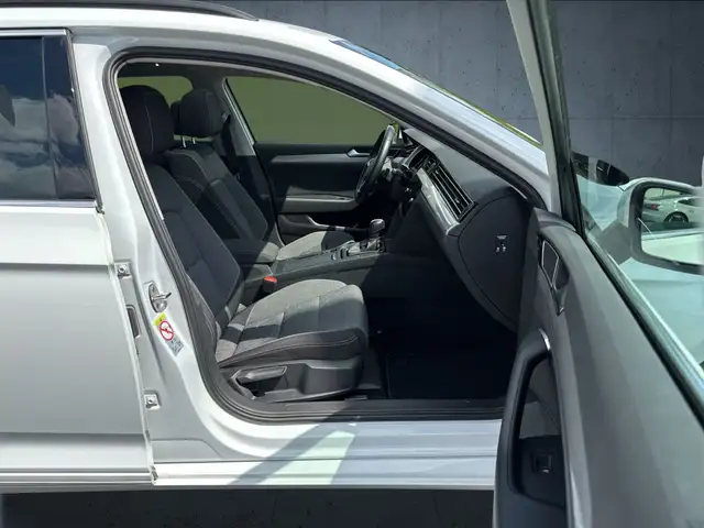 Volkswagen Passat view 15