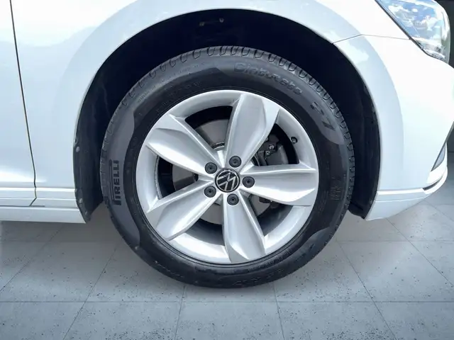 Volkswagen Passat view 7