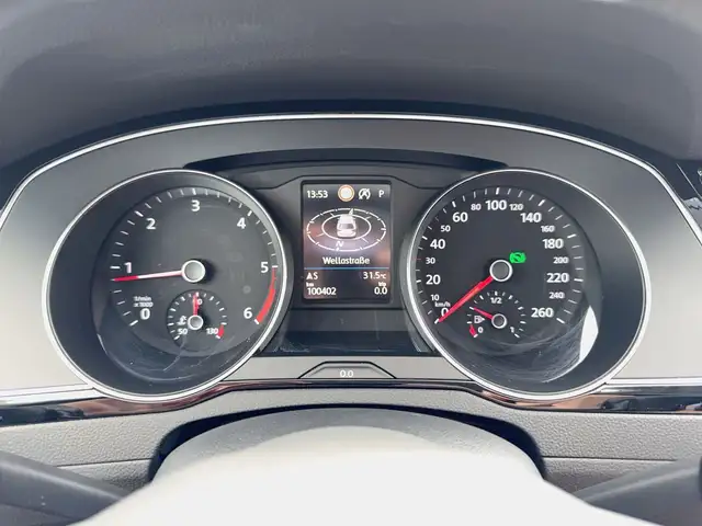 Volkswagen Passat view 10