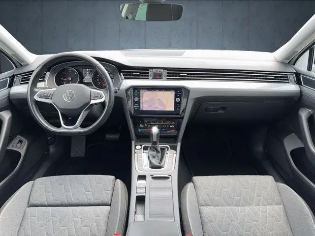 Volkswagen Passat view 11