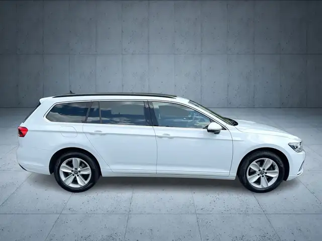 Volkswagen Passat view 6