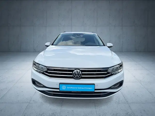 Volkswagen Passat view 8