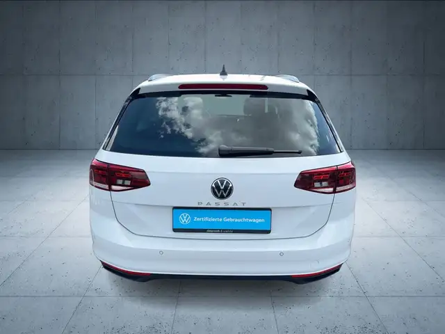 Volkswagen Passat view 4