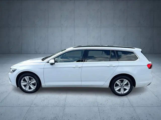 Volkswagen Passat view 2