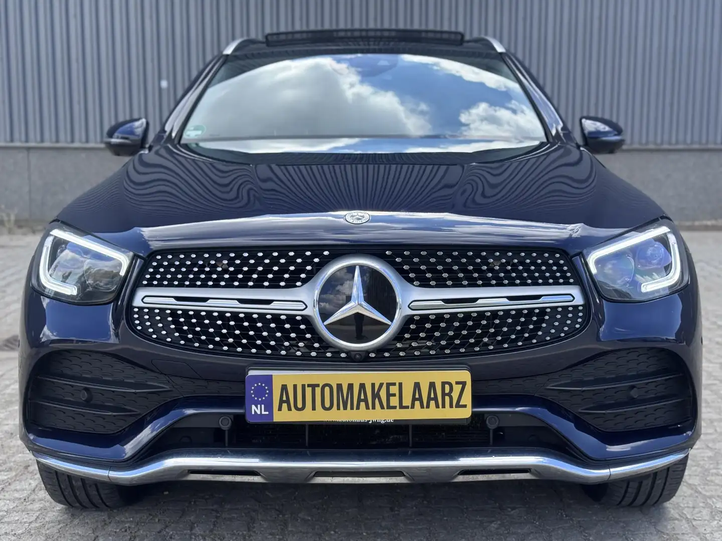 Mercedes-Benz GLC 300 300d 4MATIC Premium Plus AMG SFEER PANO TREKHAAK | Blauw - 2