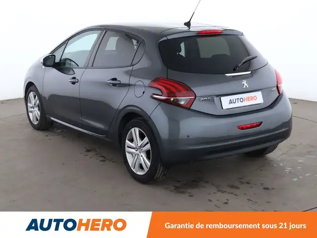 Peugeot 208 view 4