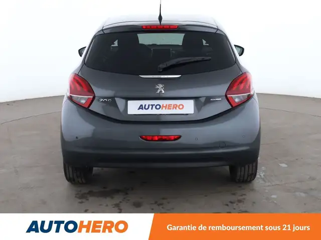 Peugeot 208 view 5