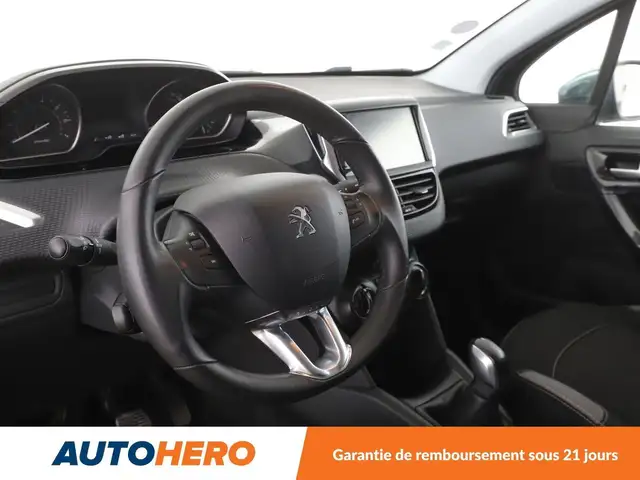 Peugeot 208 view 11