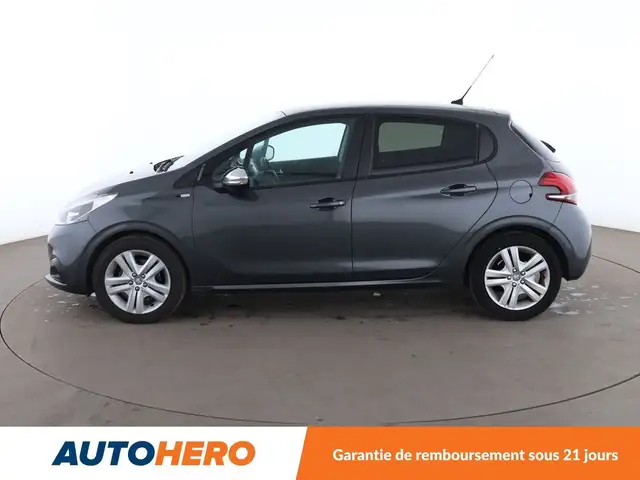 Peugeot 208 view 3