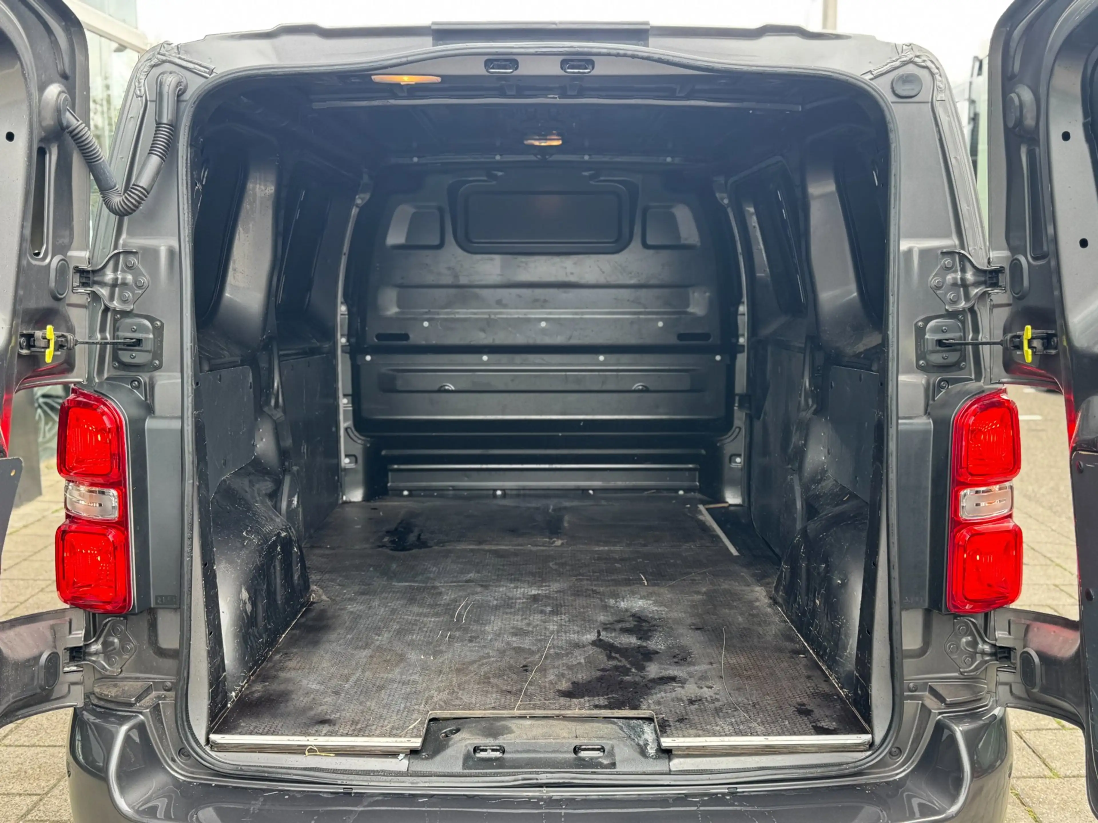 Peugeot Expert 227S 2.0 BlueHDI 180 Premium Pack Marge Auto · NL — photo 14
