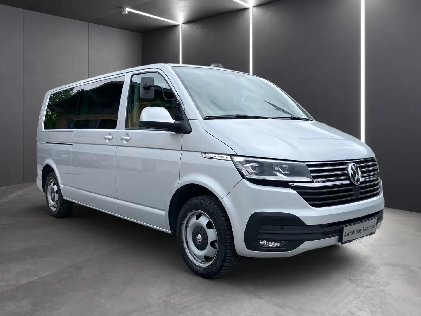 Volkswagen T6.1 Caravelle Caravelle Comfortline lang 4MOTION Gris - 2
