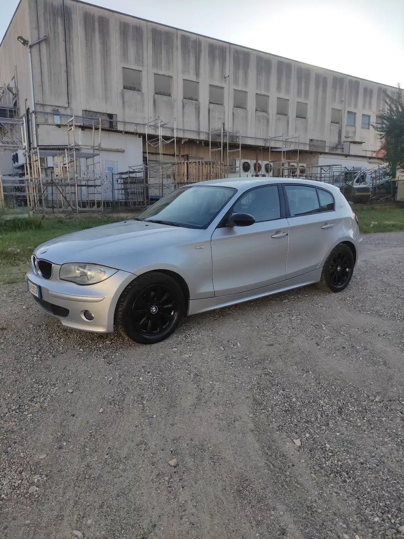 BMW 118 118d Futura - 1