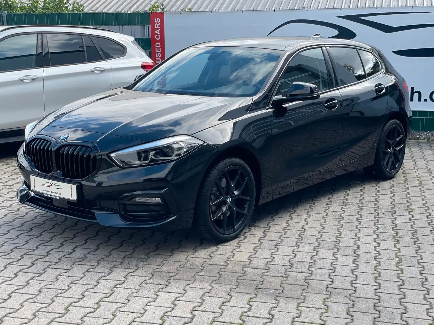BMW 118 i Sport Line|Automatik|HiFi|LED|M-Alu 18"|DAB Schwarz - 1