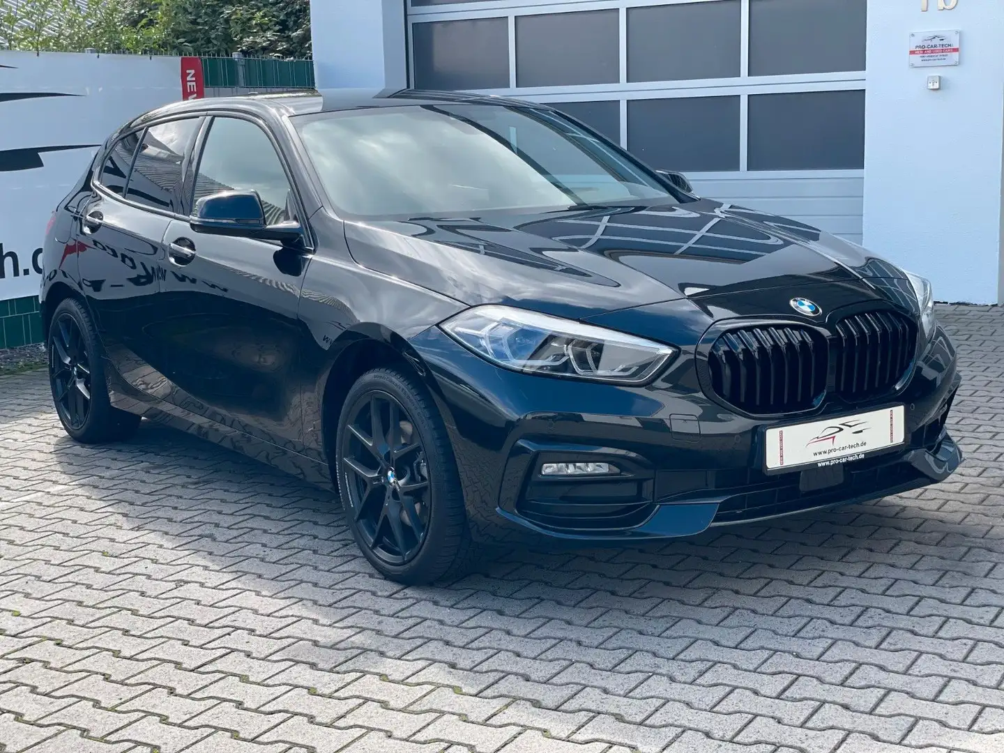 BMW 118 i Sport Line|Automatik|HiFi|LED|M-Alu 18"|DAB Schwarz - 2