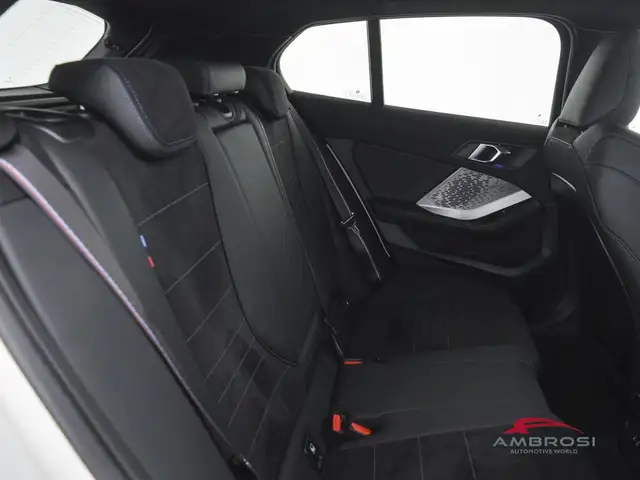BMW 1 Series view 11