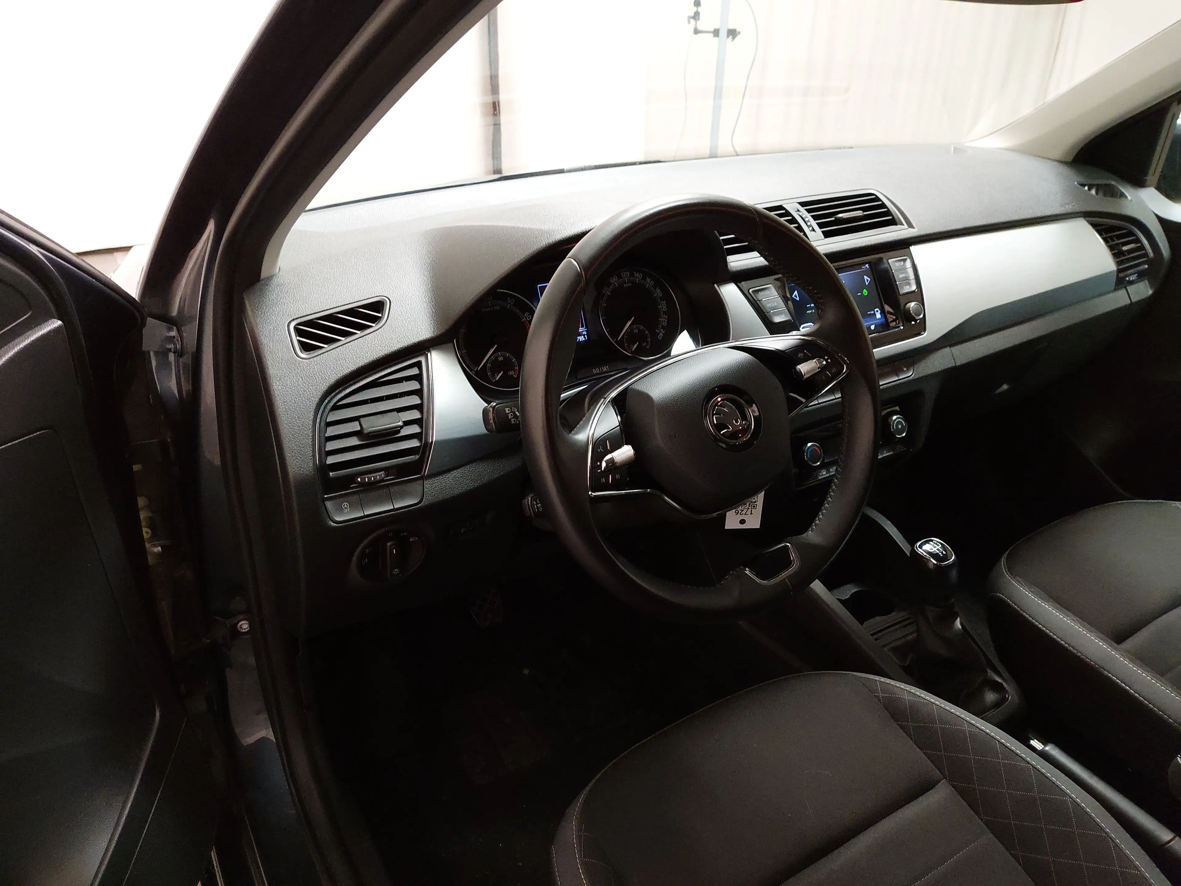 Skoda Fabia 1.0 RFK Shz ACC Klima KLIMAAUT RADIO MFL PDC DAB KAMERA — photo 6